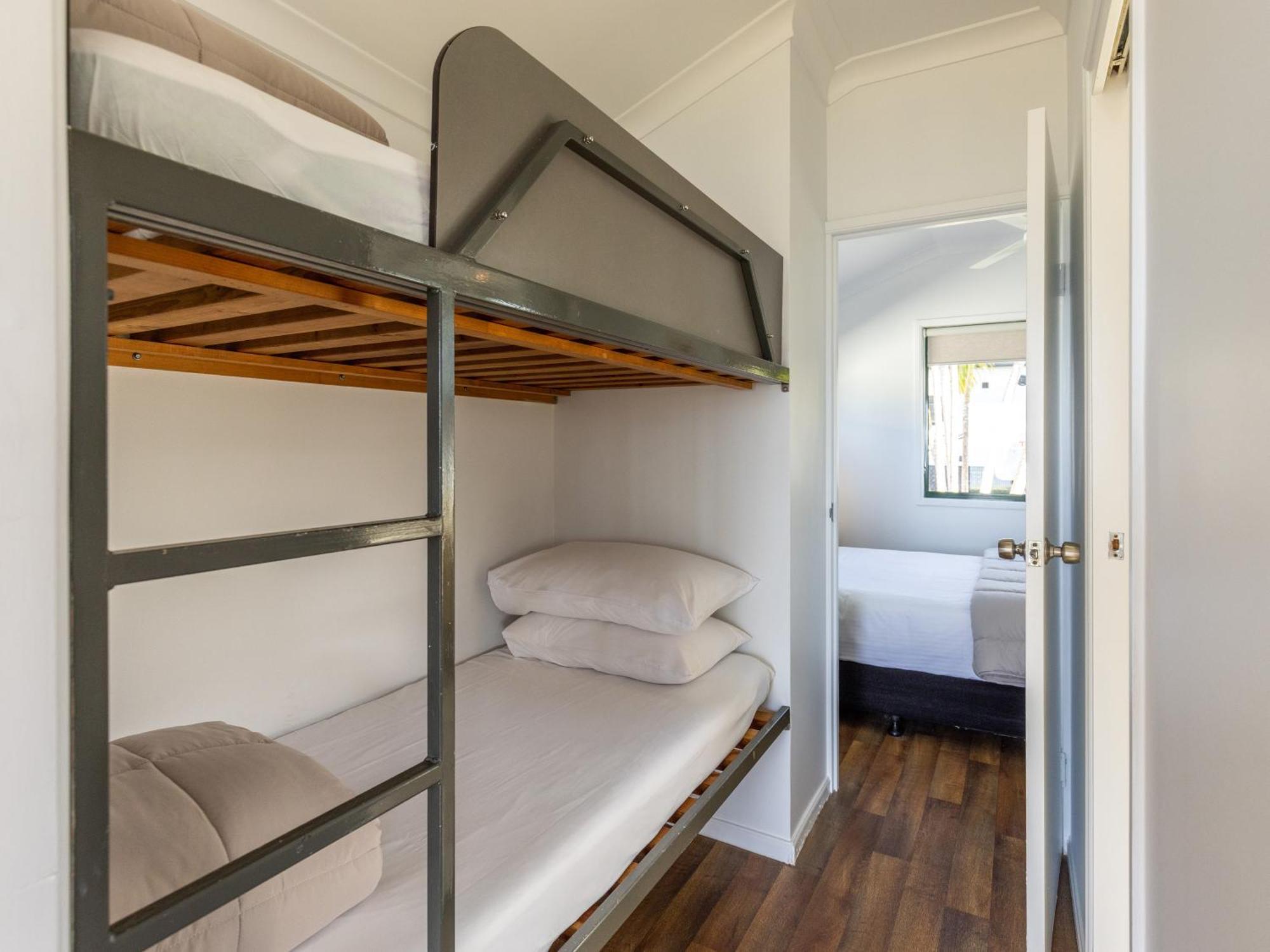 Nrma Bowen Beachfront Holiday Park Chambre photo